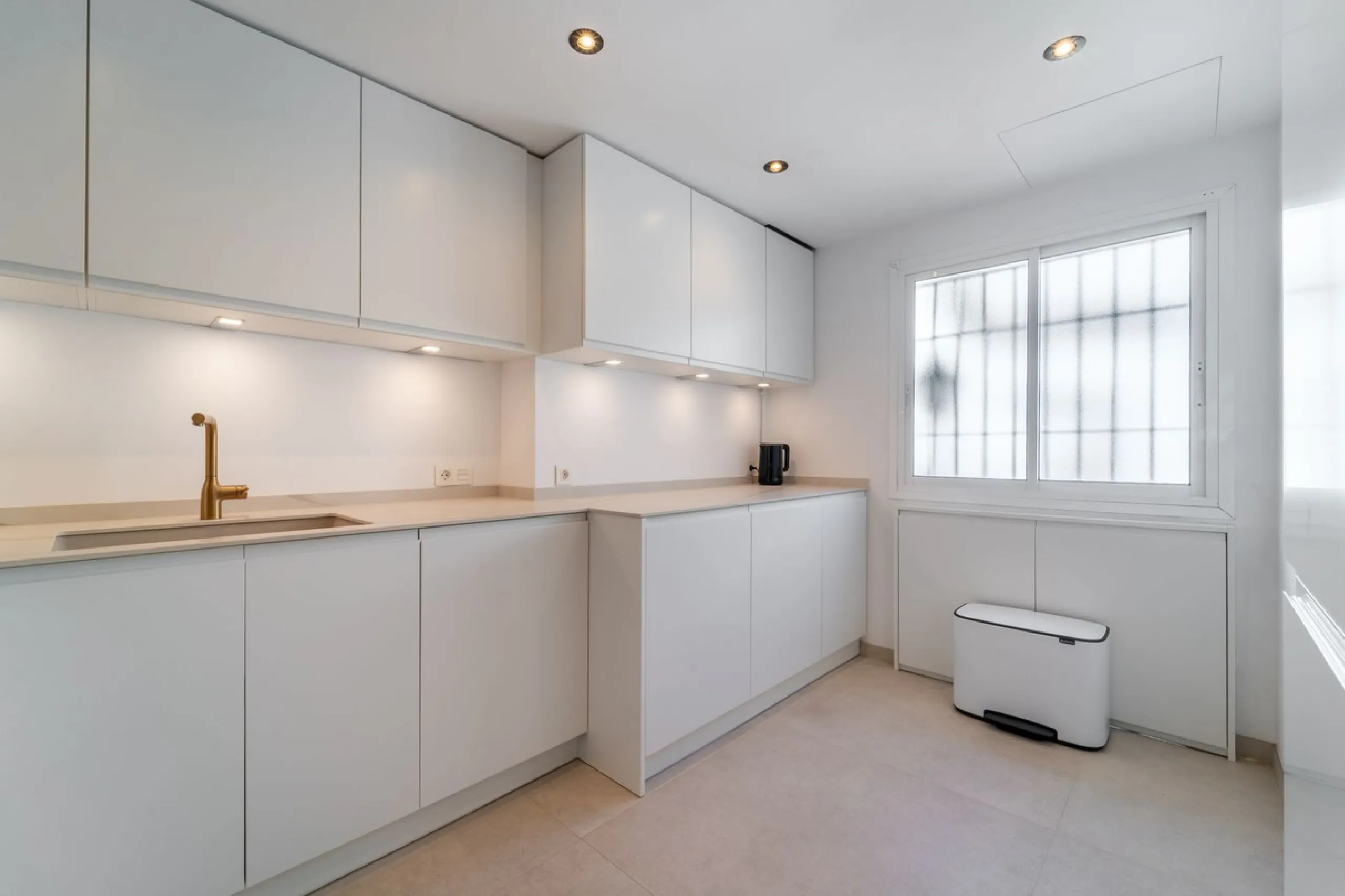 Located in the prestigious area of Nagüeles, Marbella, this elegant 3-bedroom, 3-bathroom duplex apartment occupies the first and second (top) floors of the sought-after Urb. Pueblo Bermejo, offering privacy, comfort, and an exceptional residential settin