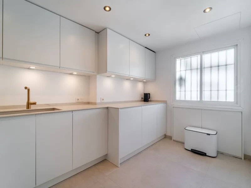 Located in the prestigious area of Nagüeles, Marbella, this elegant 3-bedroom, 3-bathroom duplex apartment occupies the first and second (top) floors of the sought-after Urb. Pueblo Bermejo, offering privacy, comfort, and an exceptional residential settin