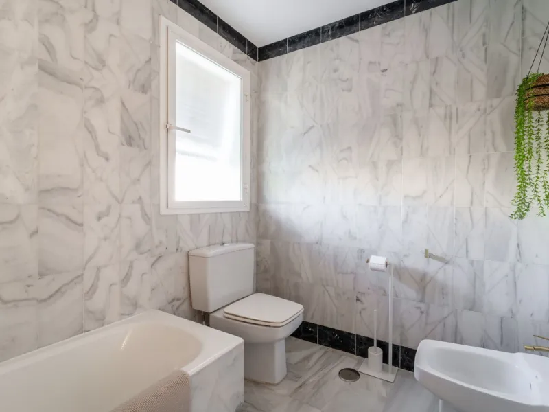 Located in the prestigious area of Nagüeles, Marbella, this elegant 3-bedroom, 3-bathroom duplex apartment occupies the first and second (top) floors of the sought-after Urb. Pueblo Bermejo, offering privacy, comfort, and an exceptional residential settin