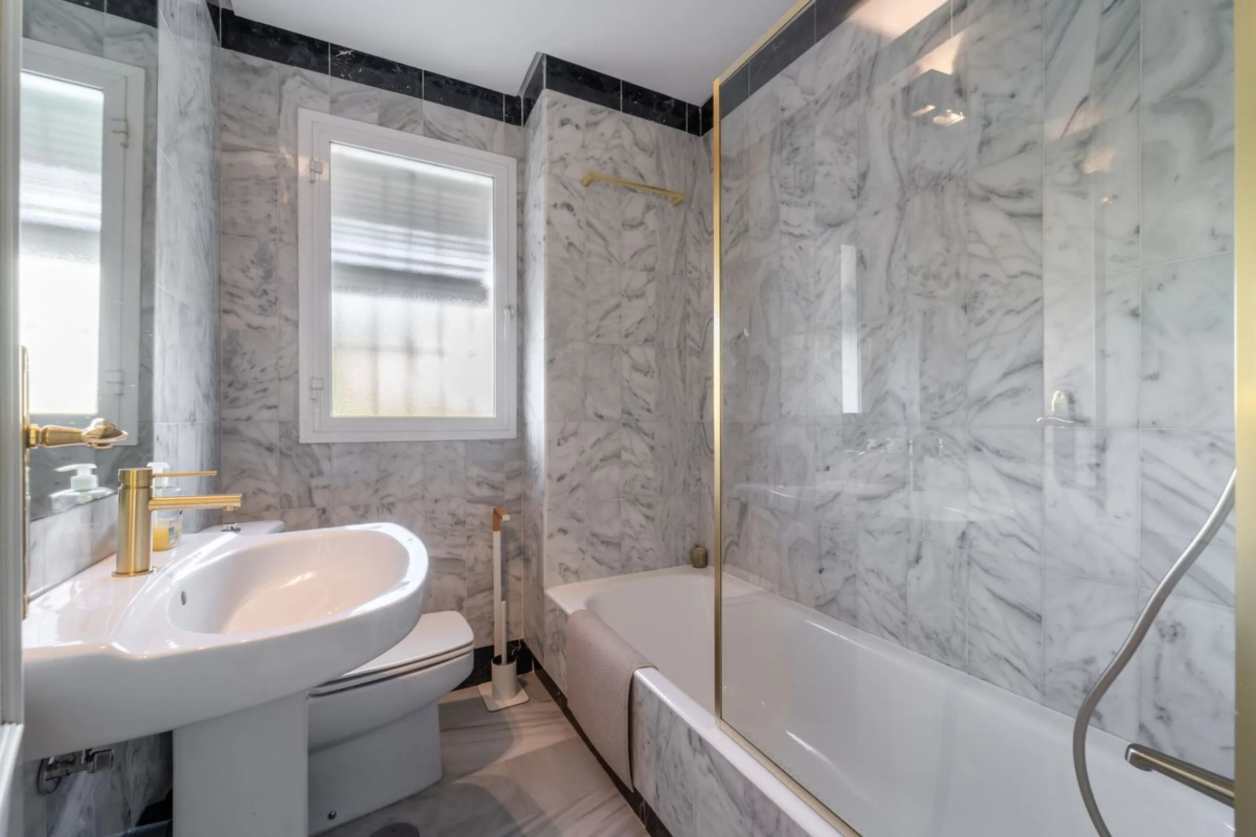 Located in the prestigious area of Nagüeles, Marbella, this elegant 3-bedroom, 3-bathroom duplex apartment occupies the first and second (top) floors of the sought-after Urb. Pueblo Bermejo, offering privacy, comfort, and an exceptional residential settin