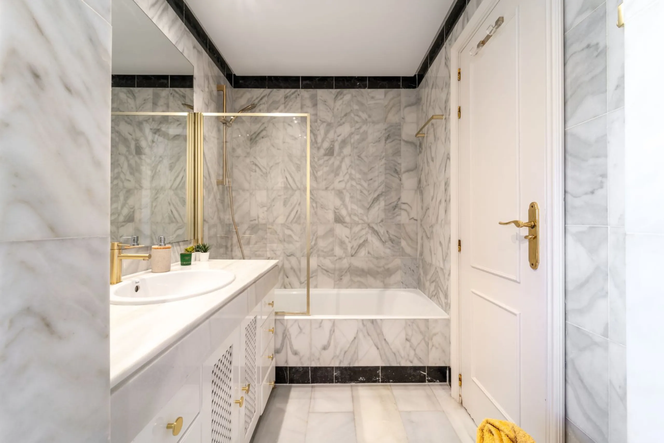 Located in the prestigious area of Nagüeles, Marbella, this elegant 3-bedroom, 3-bathroom duplex apartment occupies the first and second (top) floors of the sought-after Urb. Pueblo Bermejo, offering privacy, comfort, and an exceptional residential settin