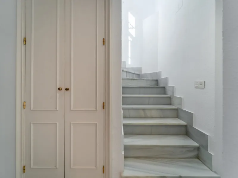 Located in the prestigious area of Nagüeles, Marbella, this elegant 3-bedroom, 3-bathroom duplex apartment occupies the first and second (top) floors of the sought-after Urb. Pueblo Bermejo, offering privacy, comfort, and an exceptional residential settin