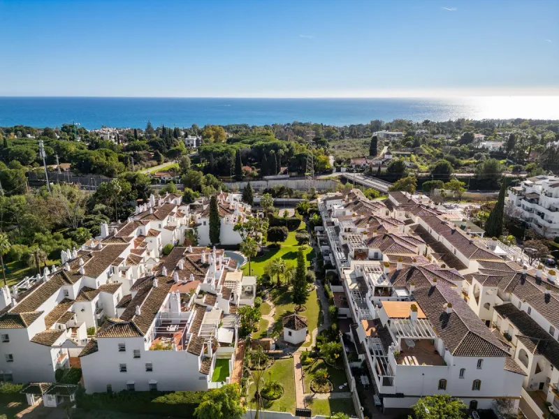Located in the prestigious area of Nagüeles, Marbella, this elegant 3-bedroom, 3-bathroom duplex apartment occupies the first and second (top) floors of the sought-after Urb. Pueblo Bermejo, offering privacy, comfort, and an exceptional residential settin