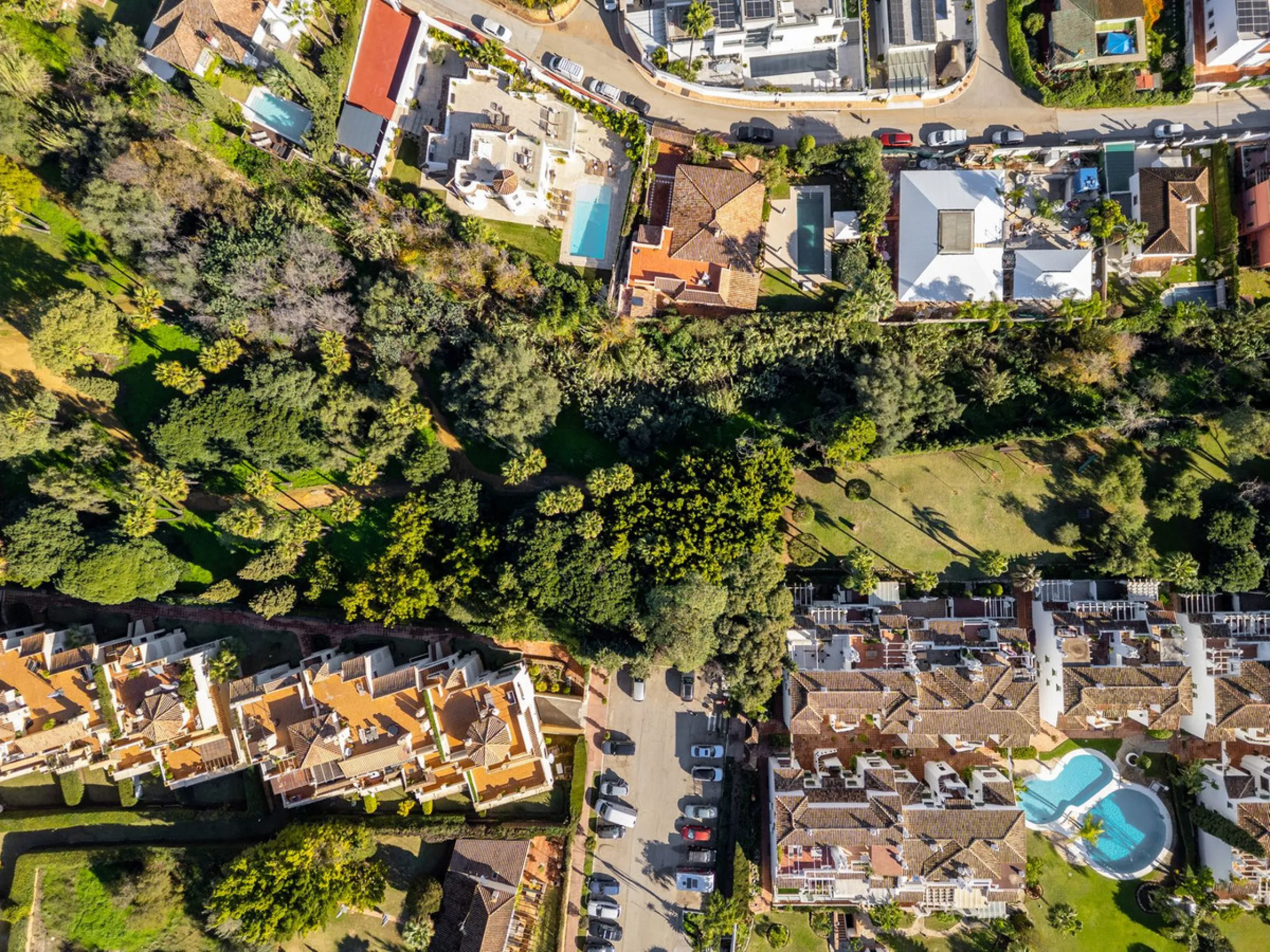 Located in the prestigious area of Nagüeles, Marbella, this elegant 3-bedroom, 3-bathroom duplex apartment occupies the first and second (top) floors of the sought-after Urb. Pueblo Bermejo, offering privacy, comfort, and an exceptional residential settin
