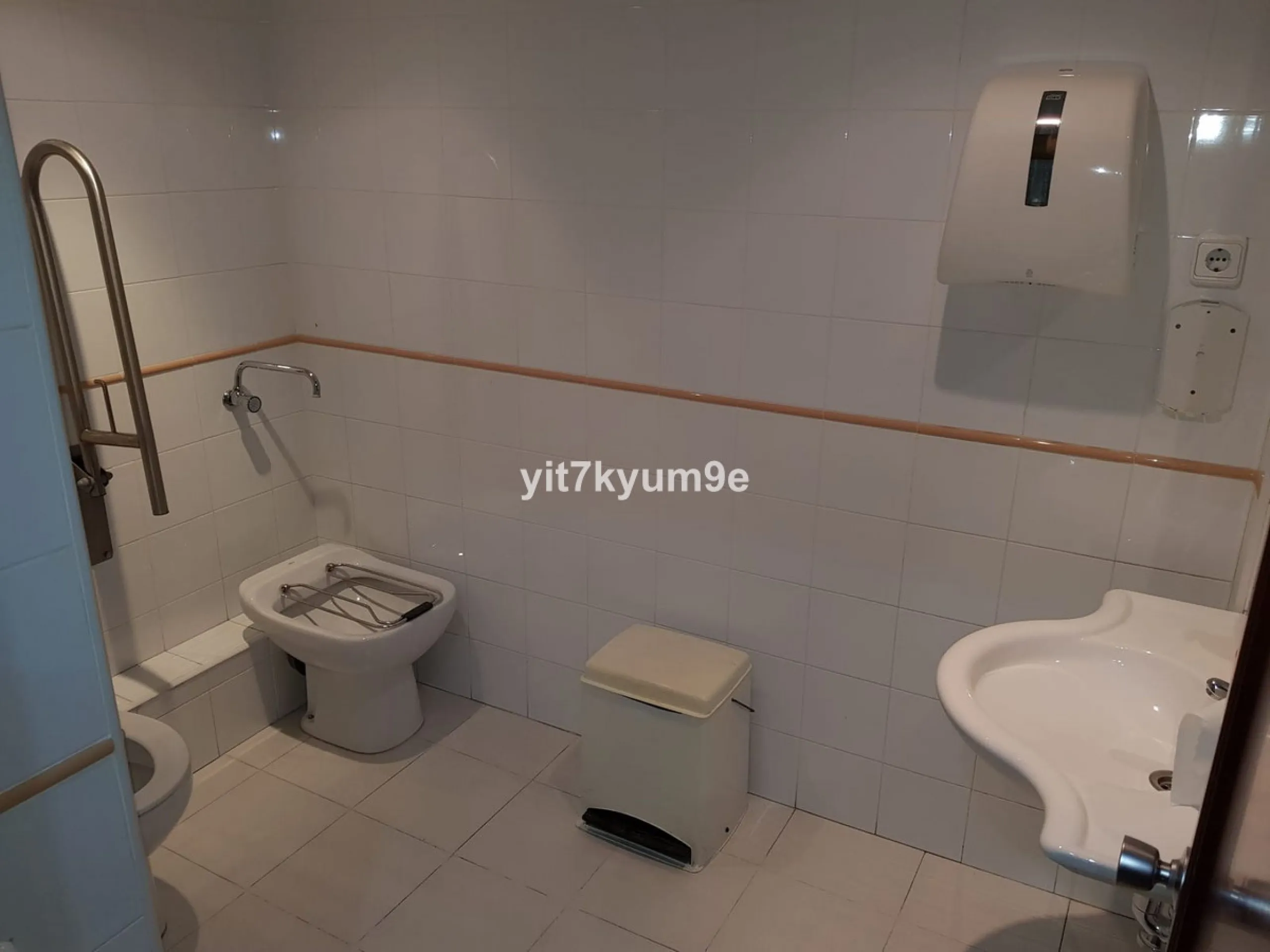 Commercial - Commercial Premises в продаже в Málaga, Málaga. Площадь дома 550 м²