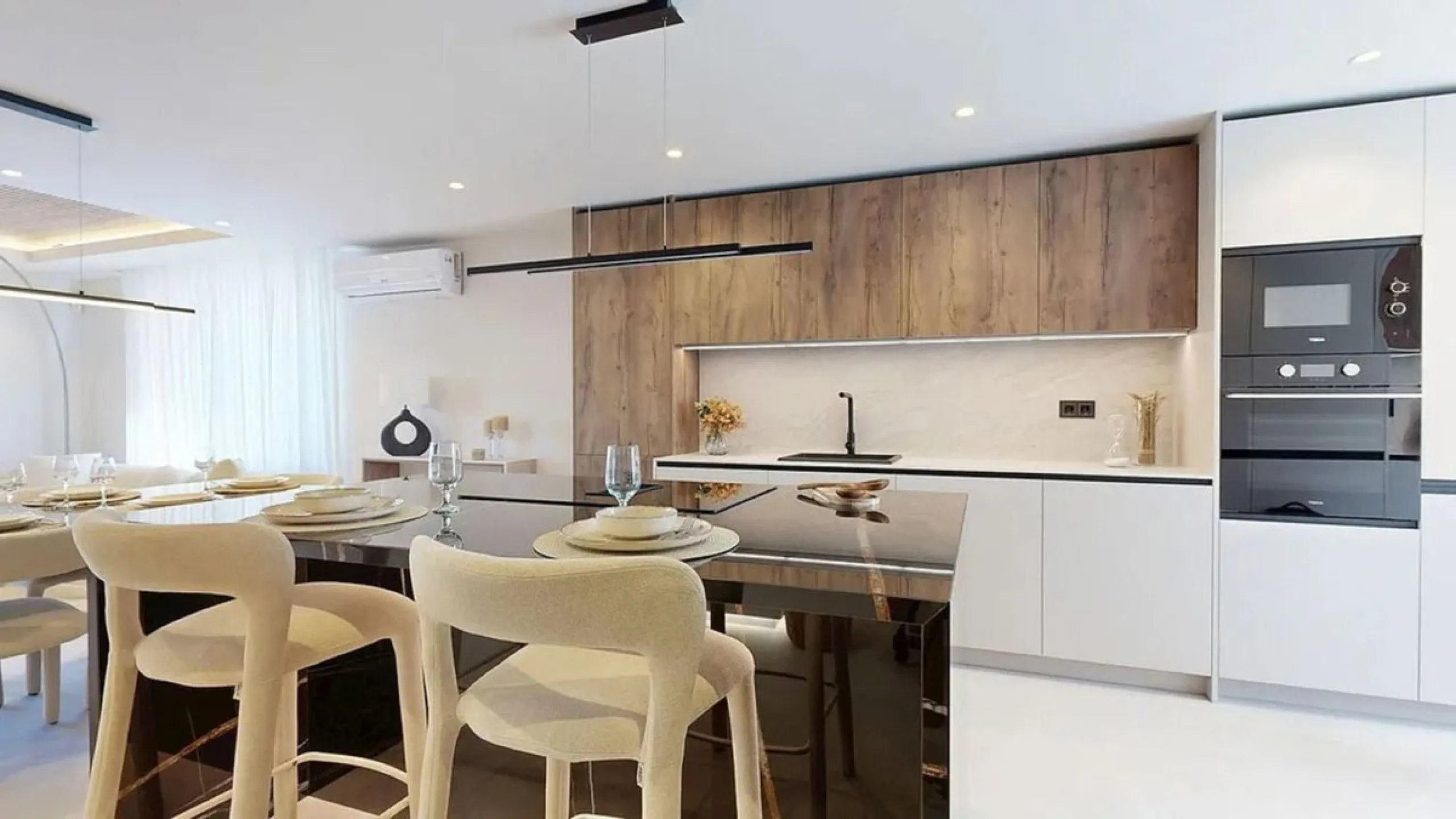 Exclusive Newly Renovated Semi-Detached Villa in Nueva Atalaya – Estepona