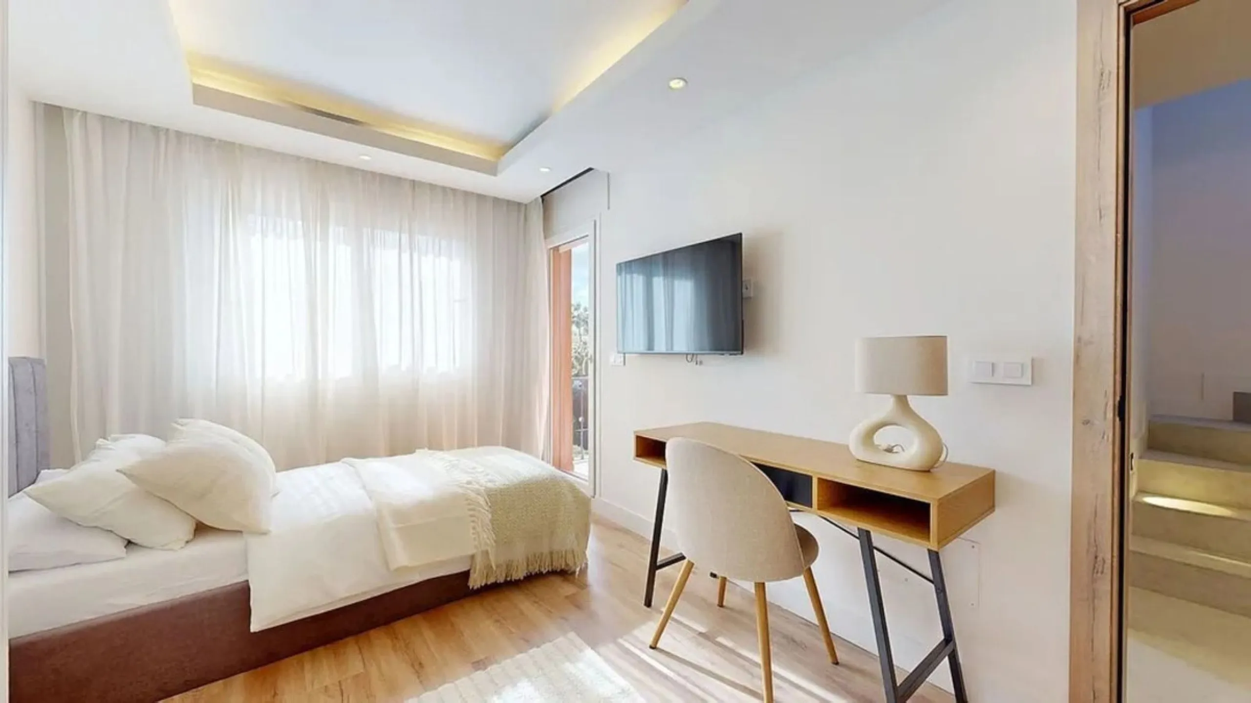 Exclusive Newly Renovated Semi-Detached Villa in Nueva Atalaya – Estepona