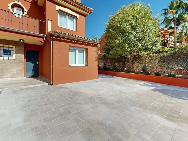 Exclusive Newly Renovated Semi-Detached Villa in Nueva Atalaya – Estepona