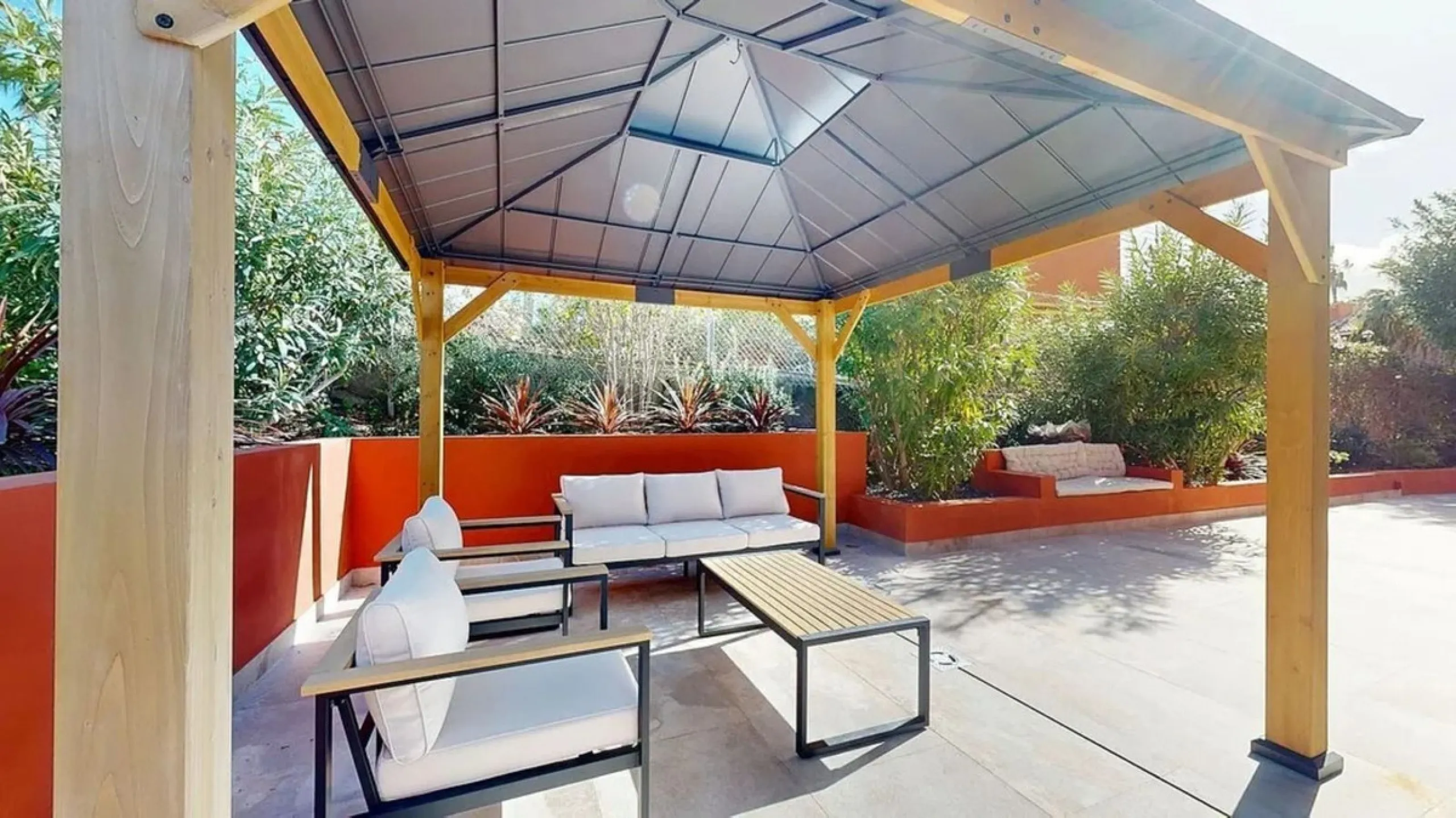 Exclusive Newly Renovated Semi-Detached Villa in Nueva Atalaya – Estepona