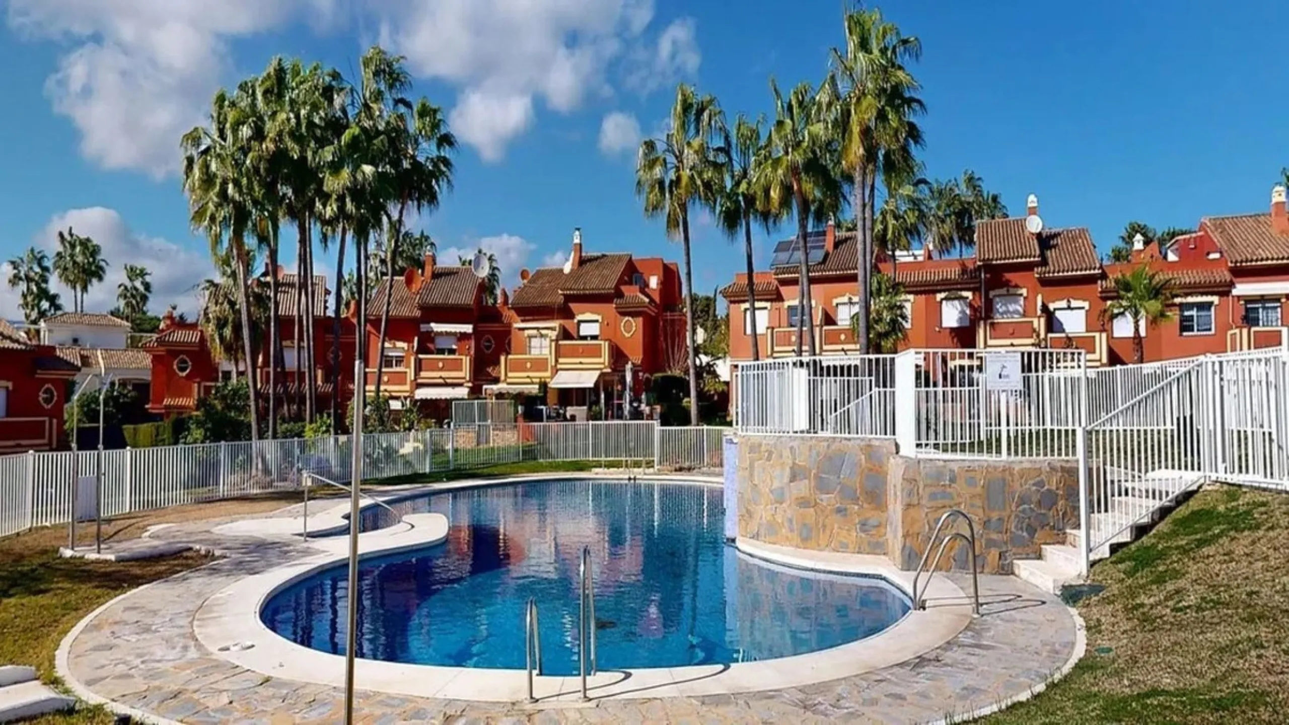 Exclusive Newly Renovated Semi-Detached Villa in Nueva Atalaya – Estepona