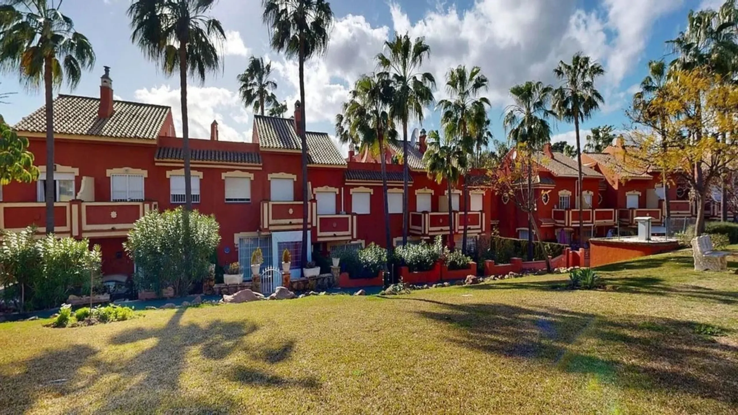 Exclusive Newly Renovated Semi-Detached Villa in Nueva Atalaya – Estepona