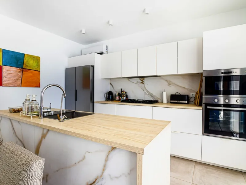House - Finca - Cortijo в продаже в Estepona, Málaga. В доме 3 спален и 3 ванных комнат. Площадь дома 165 м². Площадь участка 4428 м²