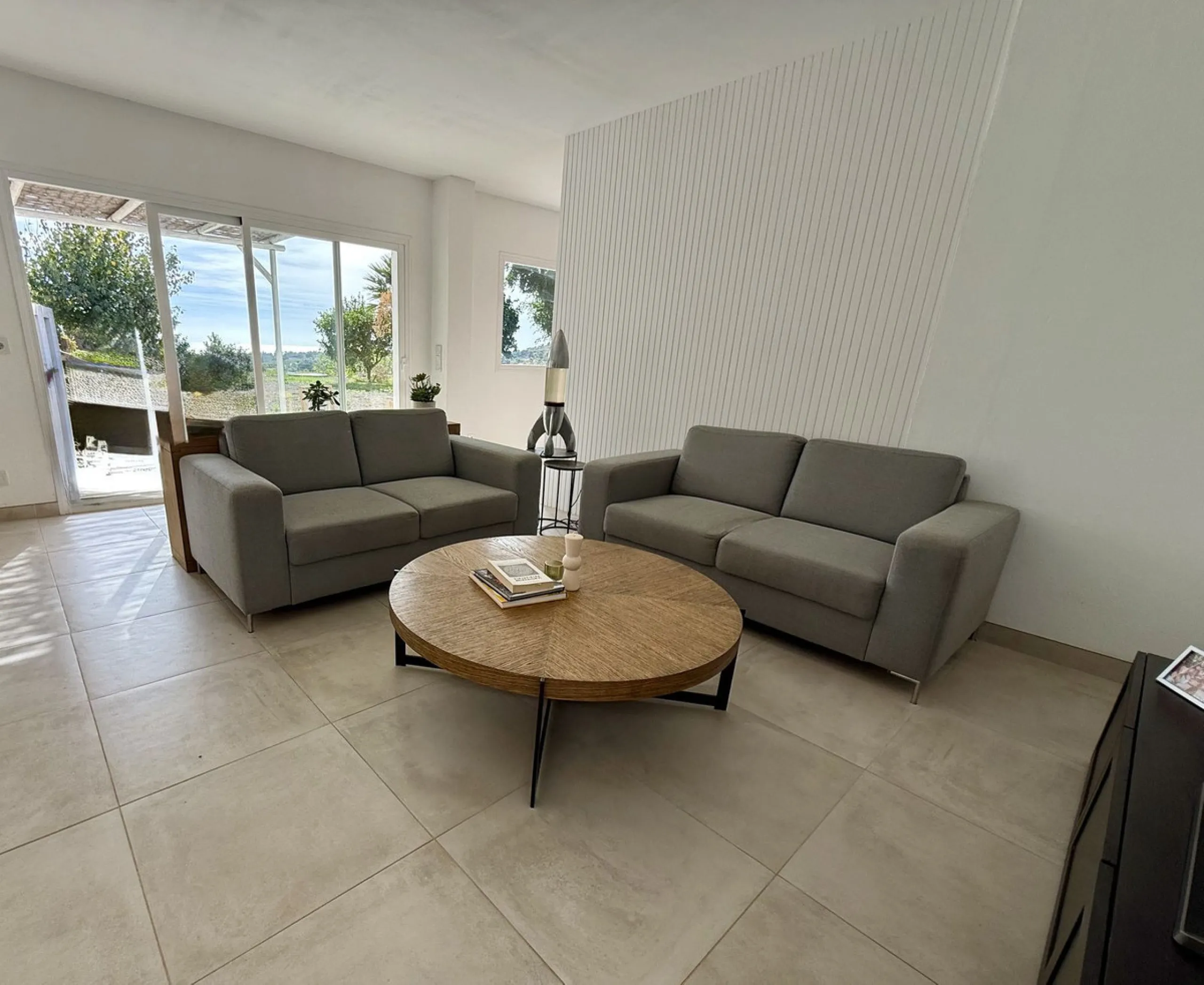 House - Finca - Cortijo в продаже в Estepona, Málaga. В доме 3 спален и 3 ванных комнат. Площадь дома 165 м². Площадь участка 4428 м²