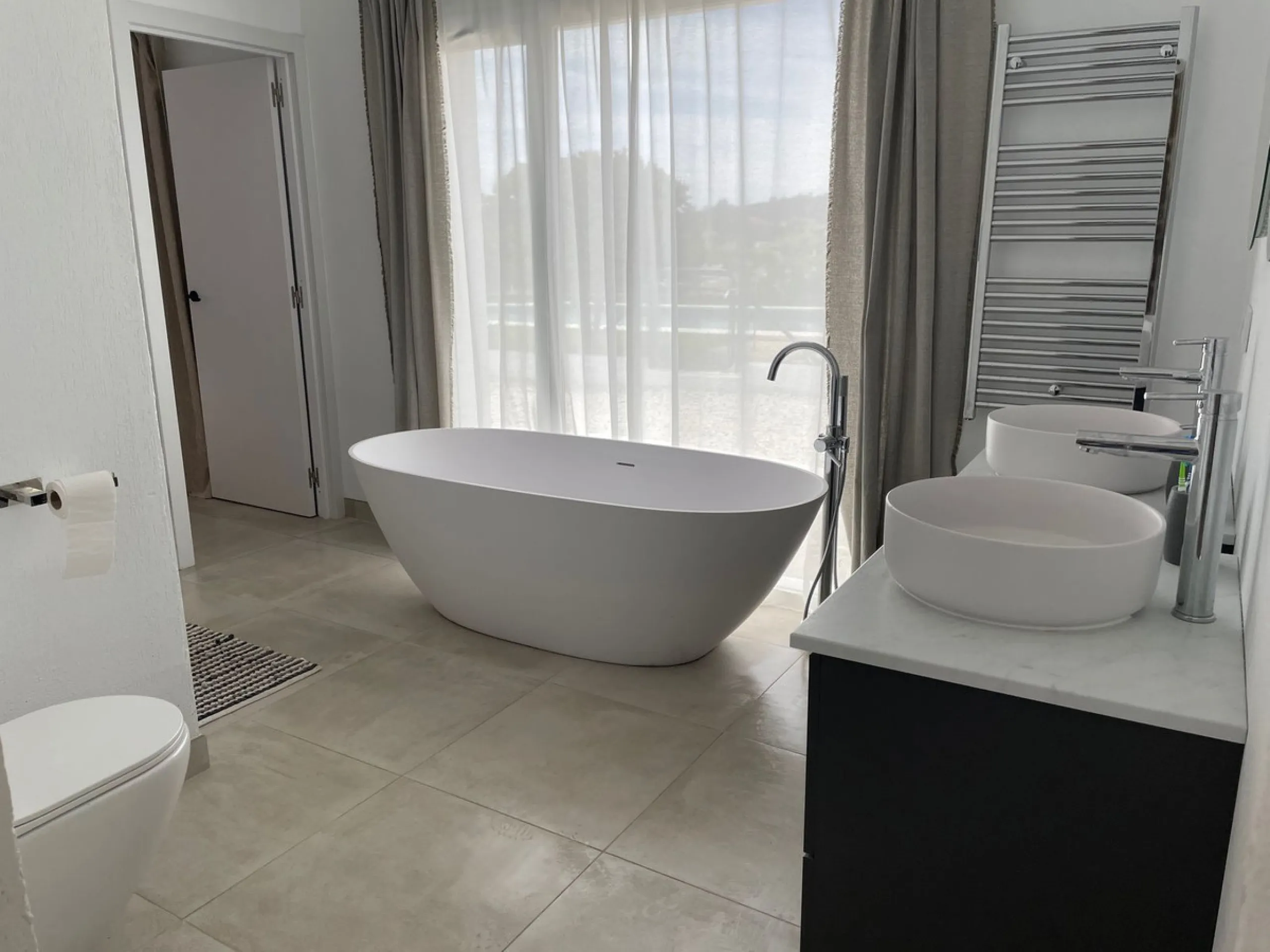 House - Finca - Cortijo в продаже в Estepona, Málaga. В доме 3 спален и 3 ванных комнат. Площадь дома 165 м². Площадь участка 4428 м²