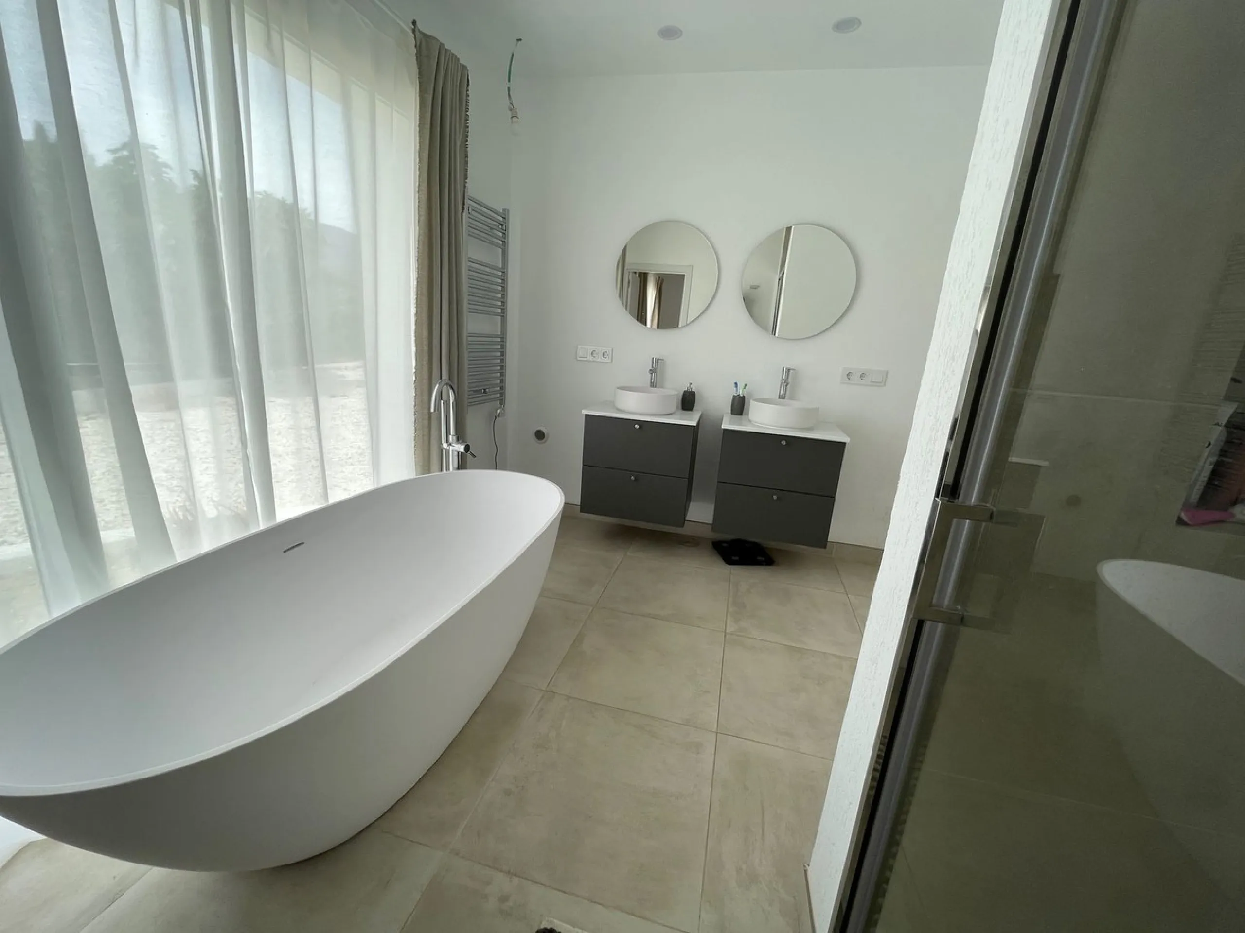 House - Finca - Cortijo в продаже в Estepona, Málaga. В доме 3 спален и 3 ванных комнат. Площадь дома 165 м². Площадь участка 4428 м²