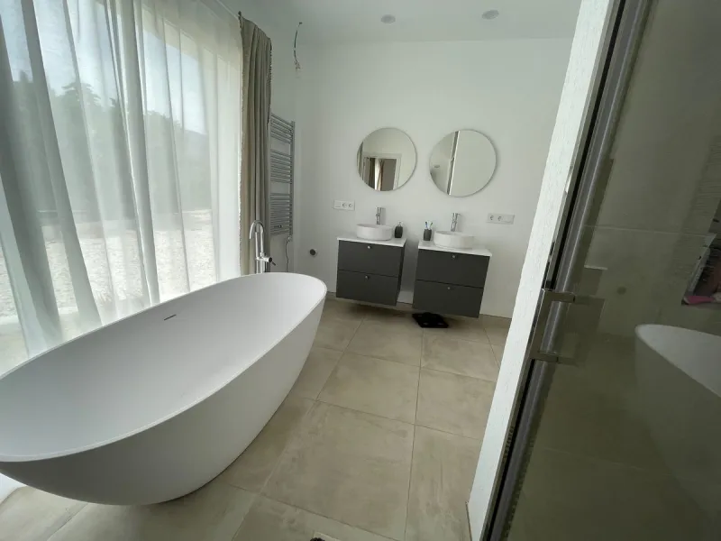 House - Finca - Cortijo в продаже в Estepona, Málaga. В доме 3 спален и 3 ванных комнат. Площадь дома 165 м². Площадь участка 4428 м²
