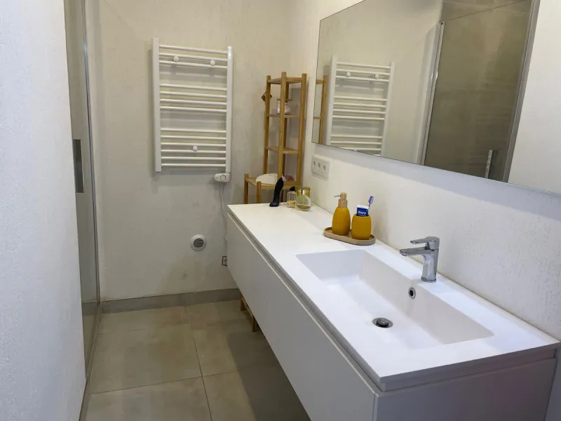 House - Finca - Cortijo в продаже в Estepona, Málaga. В доме 3 спален и 3 ванных комнат. Площадь дома 165 м². Площадь участка 4428 м²