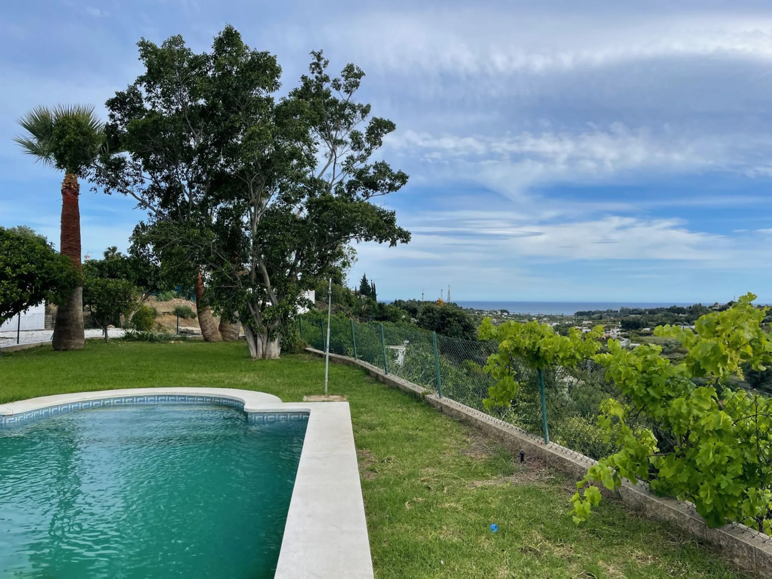 House - Finca - Cortijo в продаже в Estepona, Málaga. В доме 3 спален и 3 ванных комнат. Площадь дома 165 м². Площадь участка 4428 м²