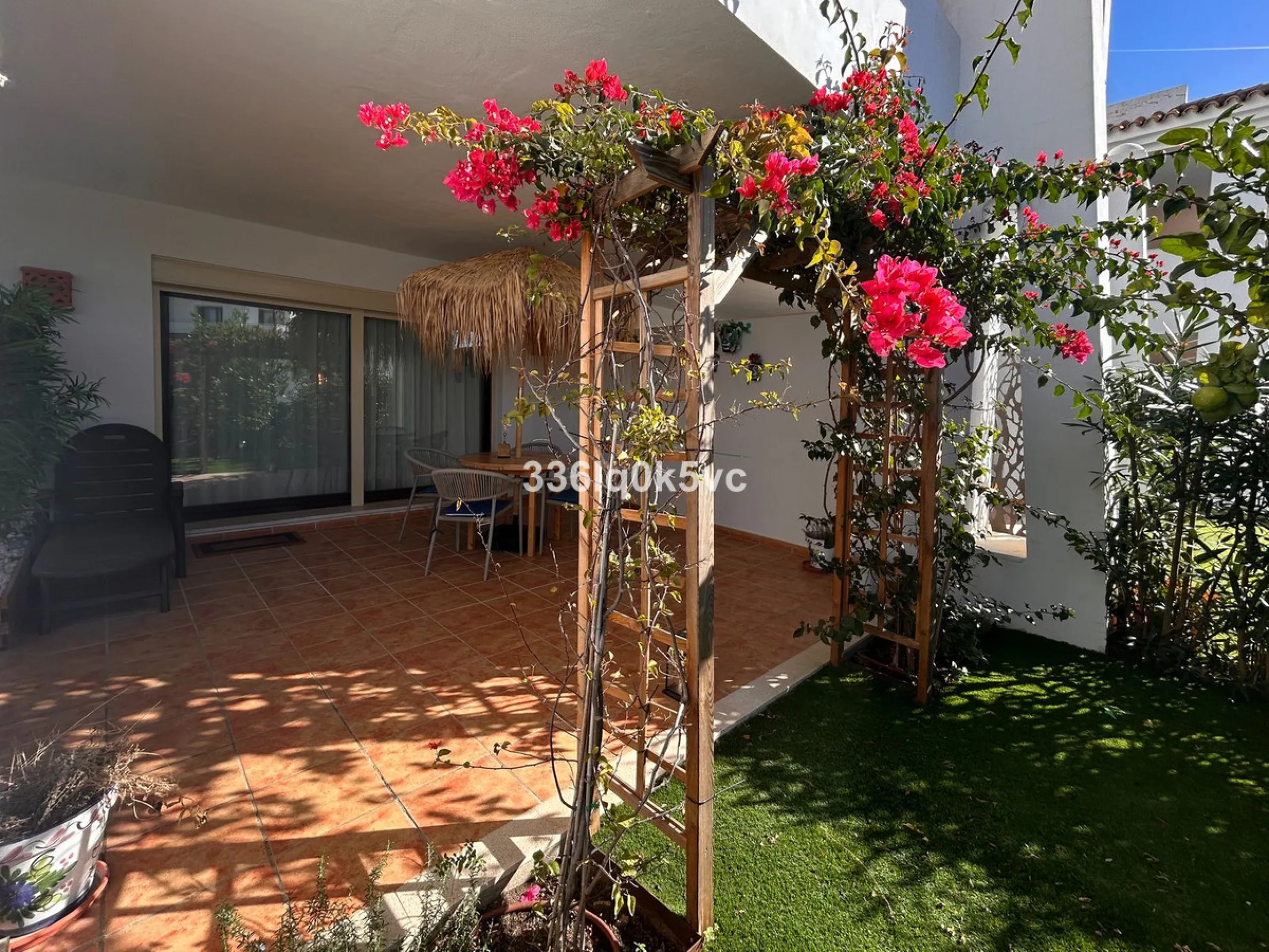 Apartment - Ground Floor Apartment в продаже в Casares, Málaga. В доме 2 спален и 2 ванных комнат. Площадь дома 90 м²