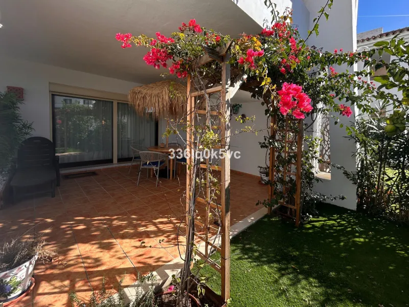 Apartment - Ground Floor Apartment в продаже в Casares, Málaga. В доме 2 спален и 2 ванных комнат. Площадь дома 90 м²