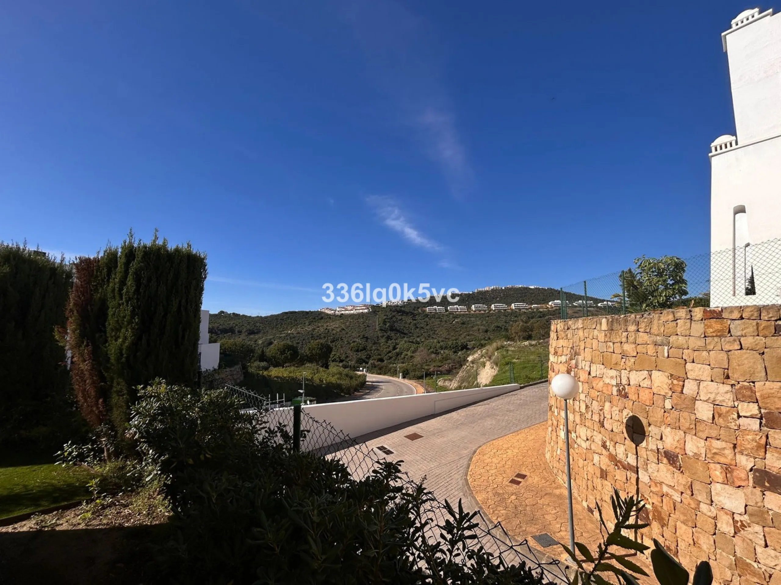 Apartment - Ground Floor Apartment в продаже в Casares, Málaga. В доме 2 спален и 2 ванных комнат. Площадь дома 90 м²