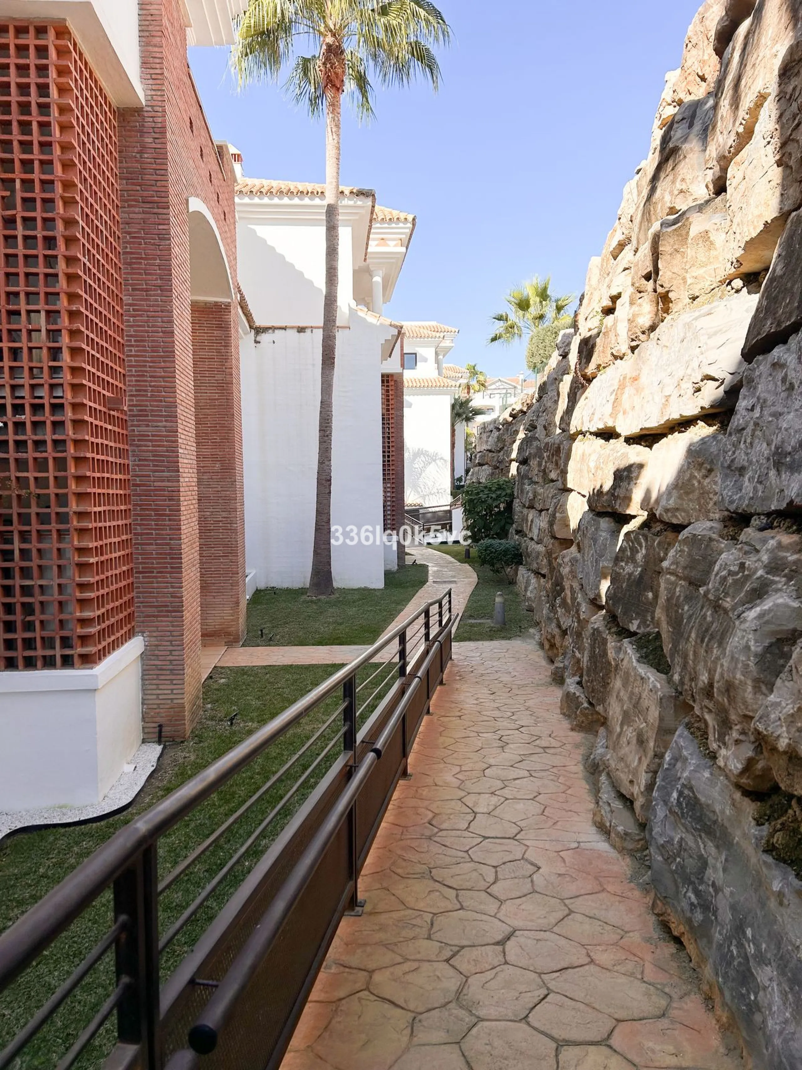 Apartment - Ground Floor Apartment в продаже в Casares, Málaga. В доме 2 спален и 2 ванных комнат. Площадь дома 90 м²