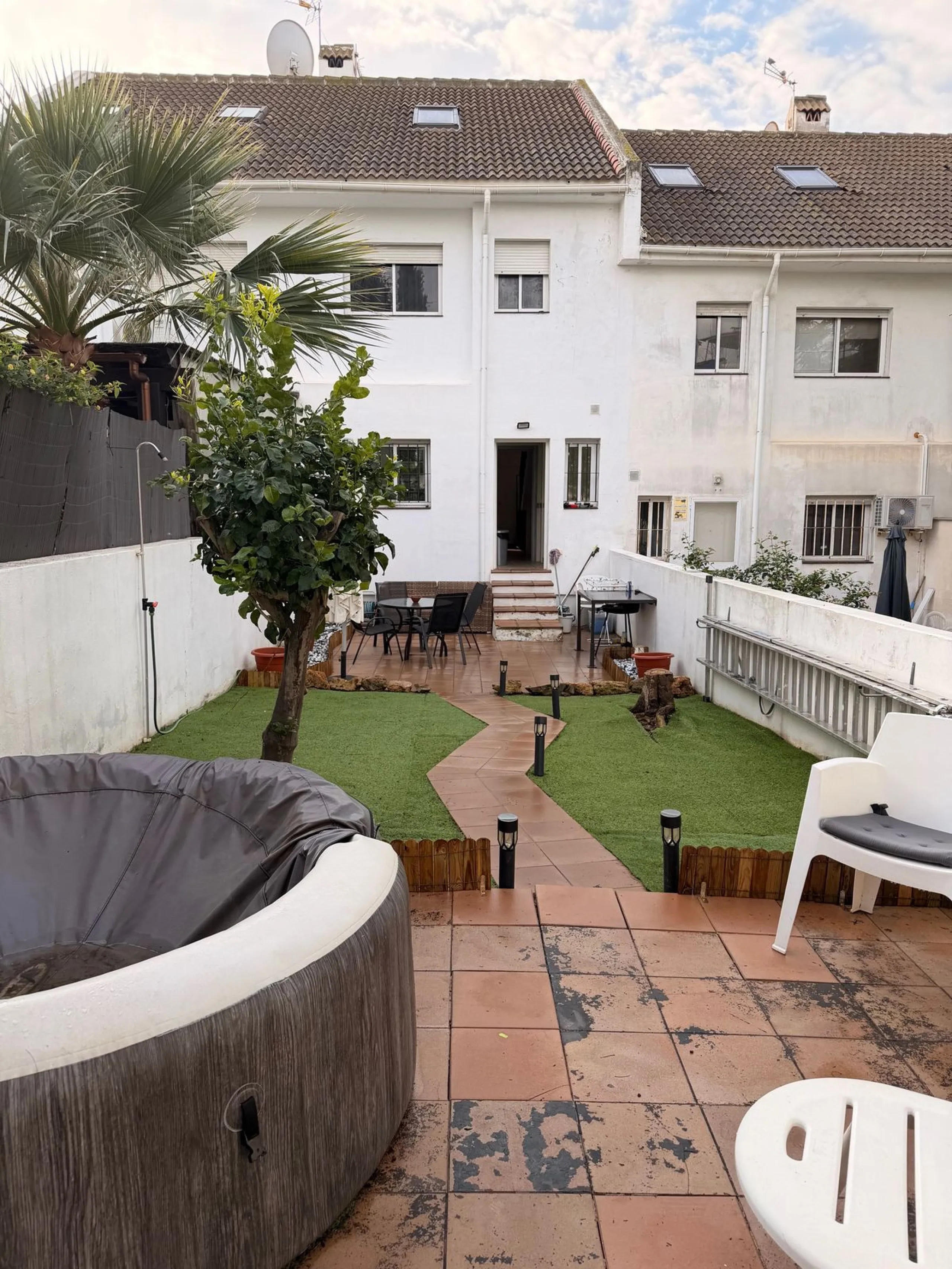 Spacious Townhouse with Separate Apartment in Calahonda