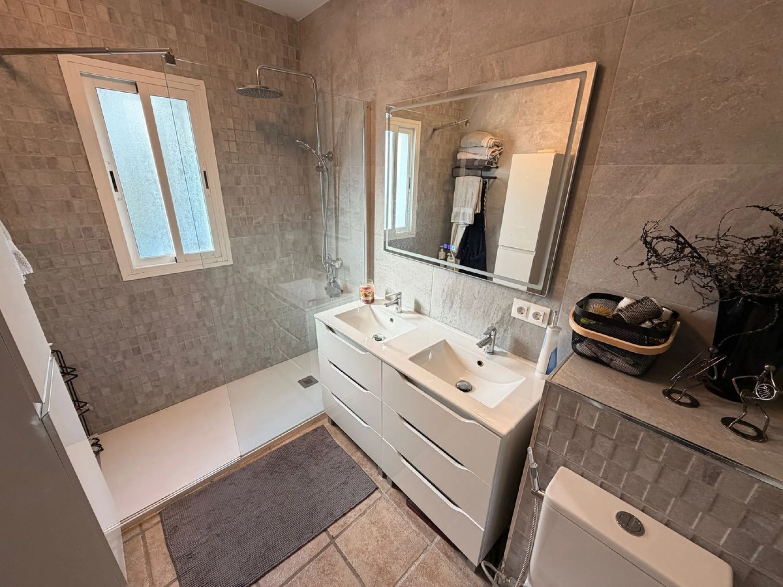 Spacious Townhouse with Separate Apartment in Calahonda
