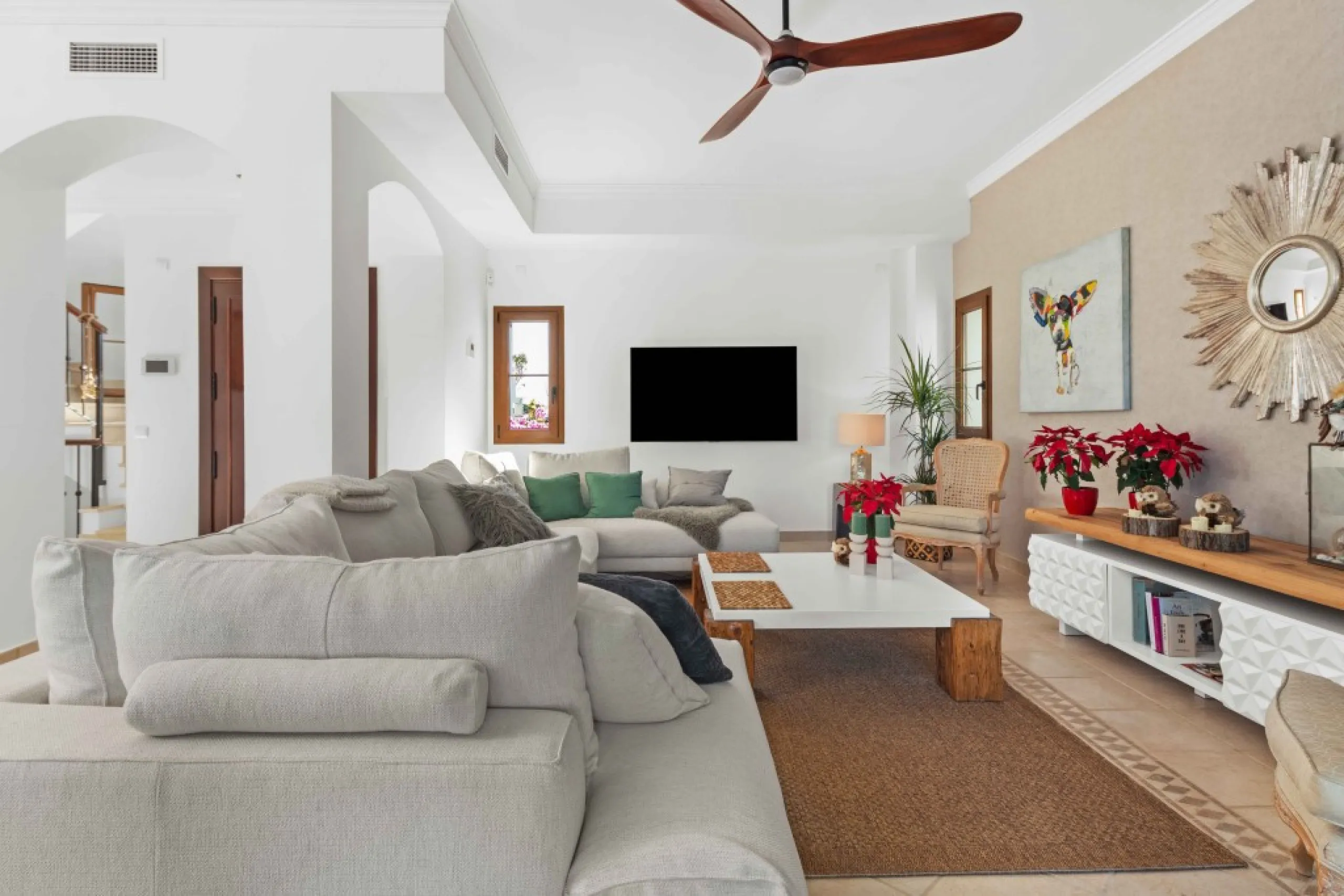 Superb opportunity to acquire this stunning Andalusian-style 4-bedroom detached villa, with private pool on the ever-sought-after New Golden Mile in Estepona. This property offers luxury living and convenience in a serene residential area, right on the do