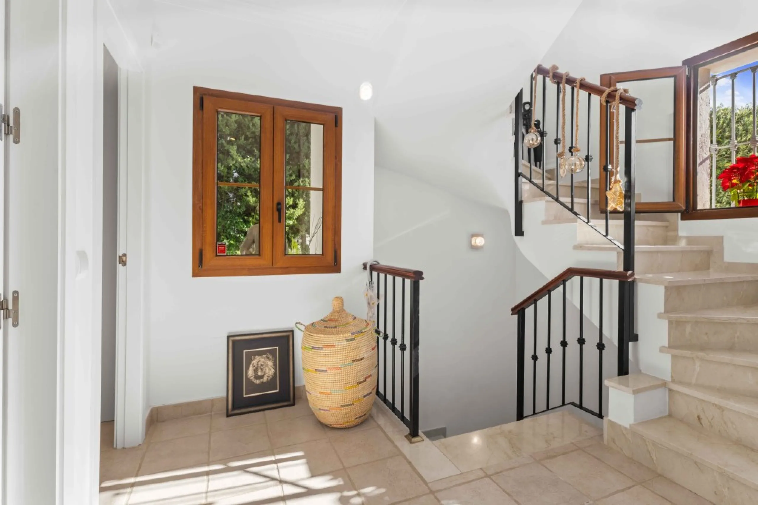 Superb opportunity to acquire this stunning Andalusian-style 4-bedroom detached villa, with private pool on the ever-sought-after New Golden Mile in Estepona. This property offers luxury living and convenience in a serene residential area, right on the do
