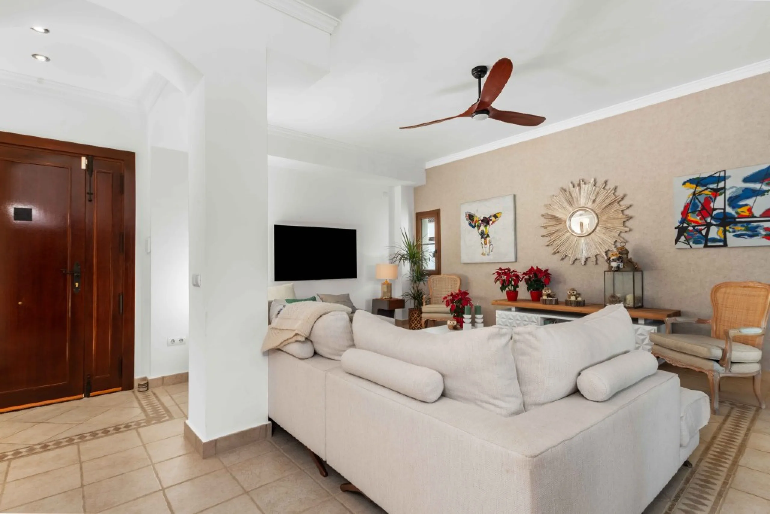 Superb opportunity to acquire this stunning Andalusian-style 4-bedroom detached villa, with private pool on the ever-sought-after New Golden Mile in Estepona. This property offers luxury living and convenience in a serene residential area, right on the do