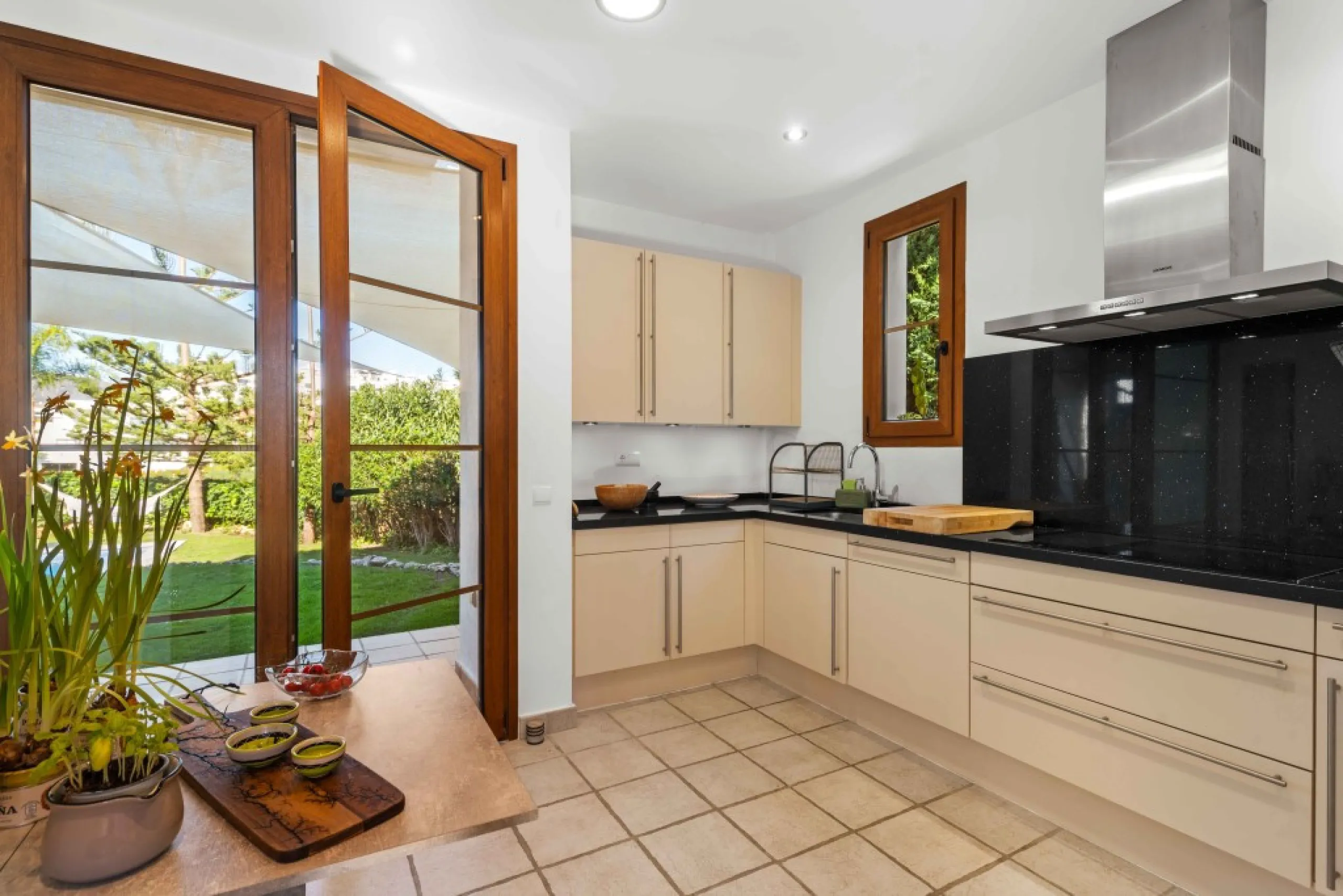 Superb opportunity to acquire this stunning Andalusian-style 4-bedroom detached villa, with private pool on the ever-sought-after New Golden Mile in Estepona. This property offers luxury living and convenience in a serene residential area, right on the do