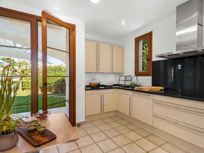 Superb opportunity to acquire this stunning Andalusian-style 4-bedroom detached villa, with private pool on the ever-sought-after New Golden Mile in Estepona. This property offers luxury living and convenience in a serene residential area, right on the do
