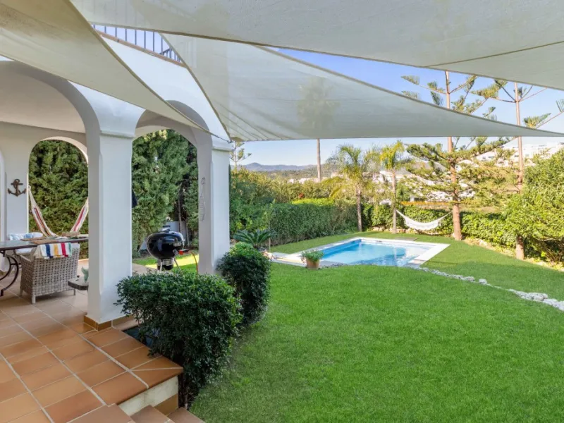 Superb opportunity to acquire this stunning Andalusian-style 4-bedroom detached villa, with private pool on the ever-sought-after New Golden Mile in Estepona. This property offers luxury living and convenience in a serene residential area, right on the do