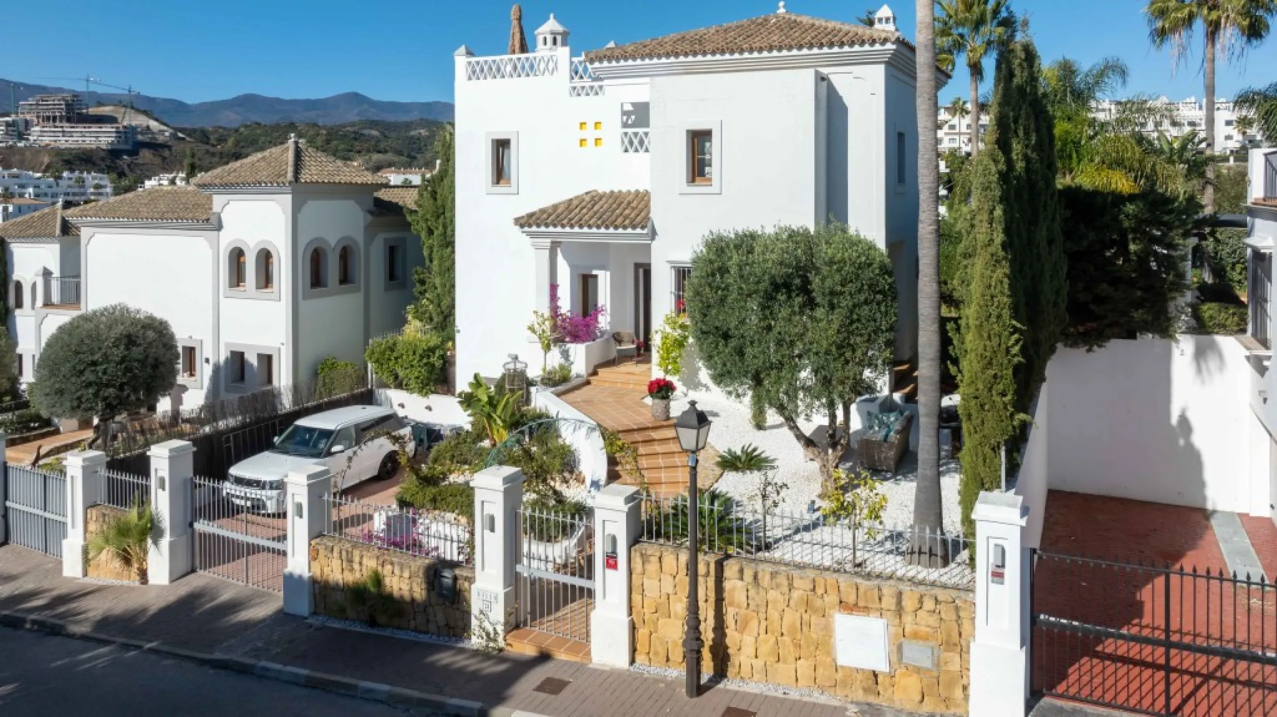 Superb opportunity to acquire this stunning Andalusian-style 4-bedroom detached villa, with private pool on the ever-sought-after New Golden Mile in Estepona. This property offers luxury living and convenience in a serene residential area, right on the do