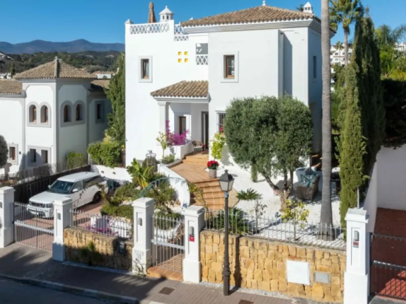 Superb opportunity to acquire this stunning Andalusian-style 4-bedroom detached villa, with private pool on the ever-sought-after New Golden Mile in Estepona. This property offers luxury living and convenience in a serene residential area, right on the do