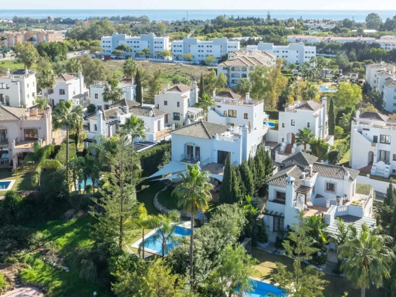 Superb opportunity to acquire this stunning Andalusian-style 4-bedroom detached villa, with private pool on the ever-sought-after New Golden Mile in Estepona. This property offers luxury living and convenience in a serene residential area, right on the do