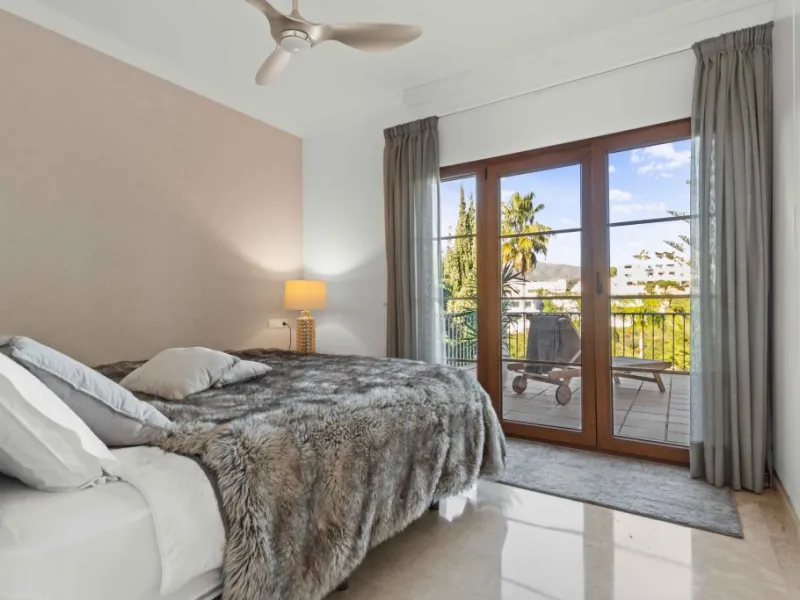 Superb opportunity to acquire this stunning Andalusian-style 4-bedroom detached villa, with private pool on the ever-sought-after New Golden Mile in Estepona. This property offers luxury living and convenience in a serene residential area, right on the do