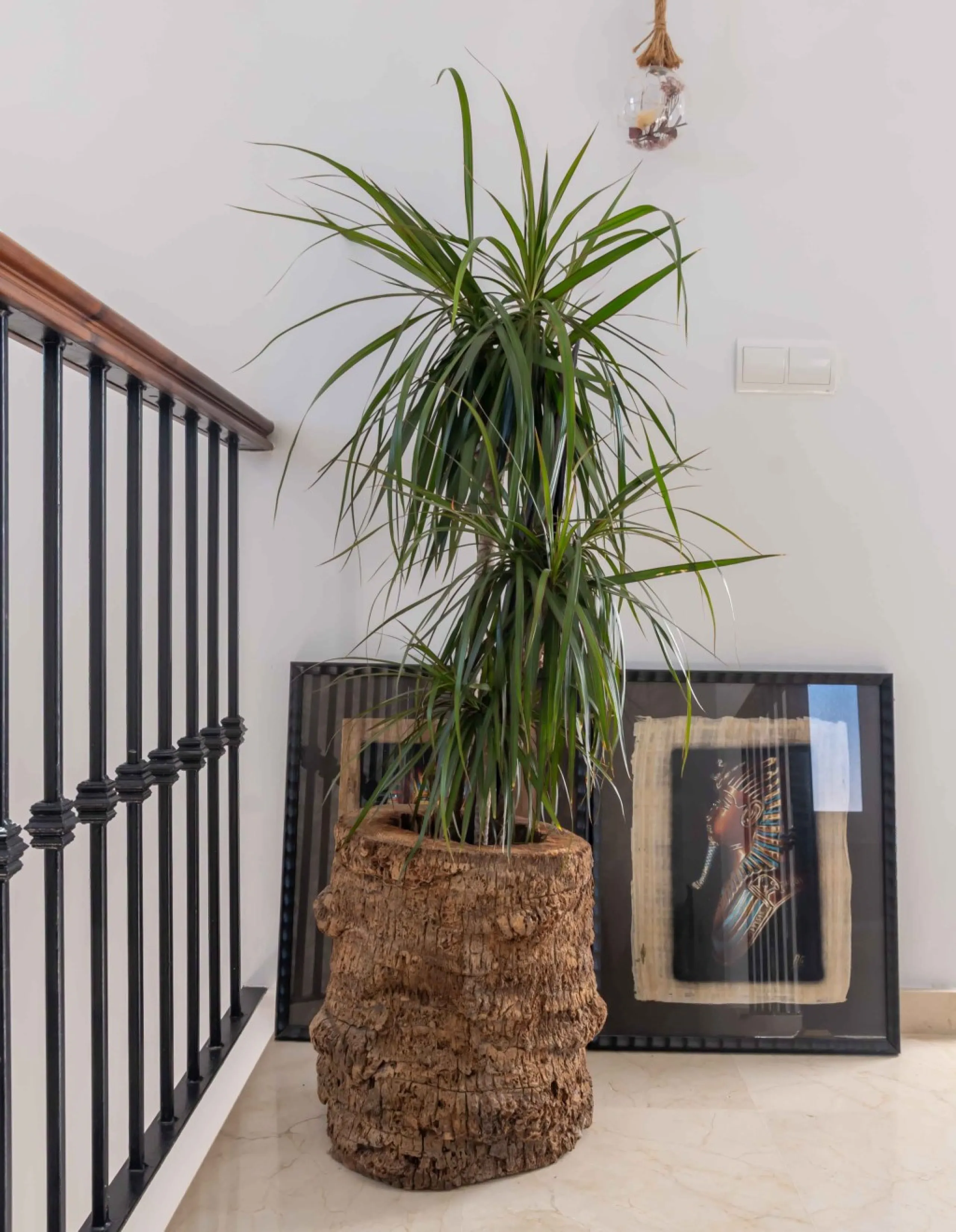 Superb opportunity to acquire this stunning Andalusian-style 4-bedroom detached villa, with private pool on the ever-sought-after New Golden Mile in Estepona. This property offers luxury living and convenience in a serene residential area, right on the do