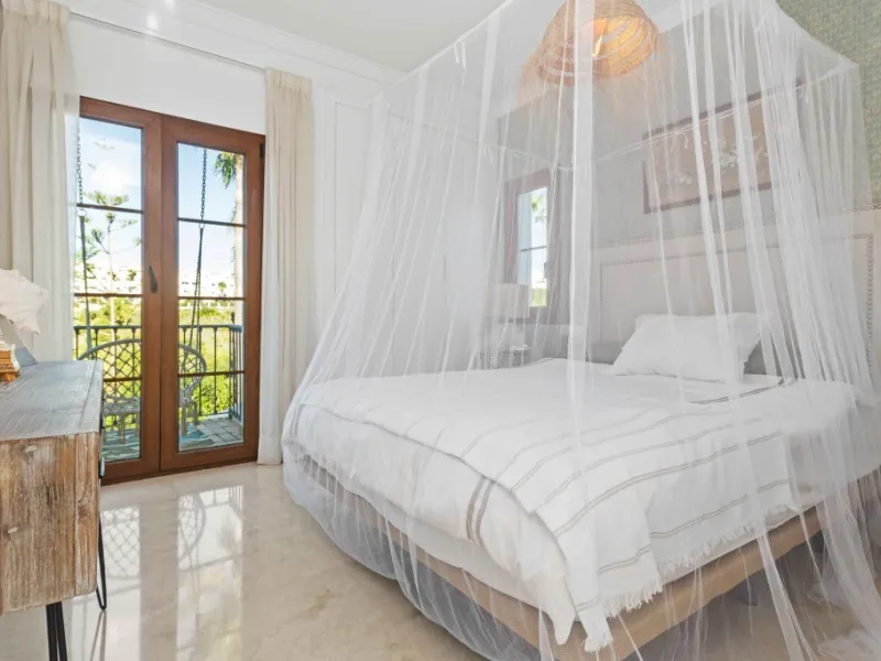 Superb opportunity to acquire this stunning Andalusian-style 4-bedroom detached villa, with private pool on the ever-sought-after New Golden Mile in Estepona. This property offers luxury living and convenience in a serene residential area, right on the do