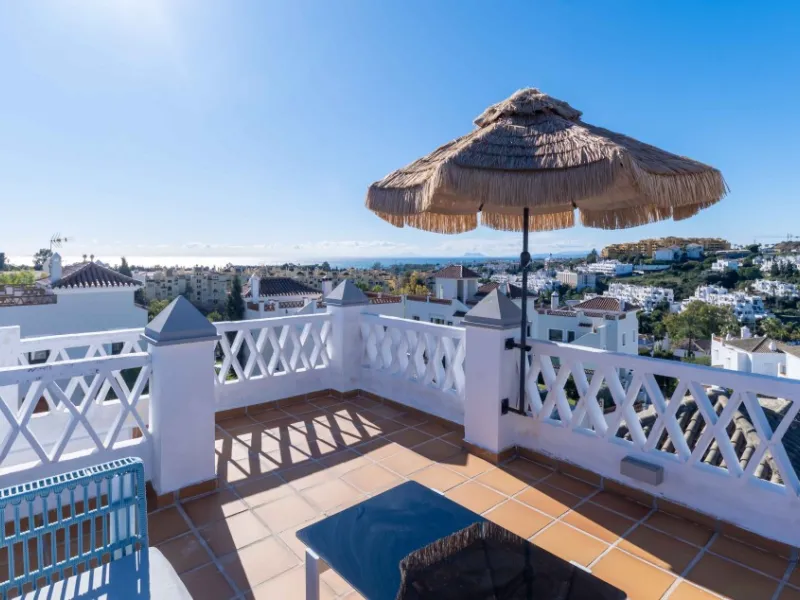 Superb opportunity to acquire this stunning Andalusian-style 4-bedroom detached villa, with private pool on the ever-sought-after New Golden Mile in Estepona. This property offers luxury living and convenience in a serene residential area, right on the do