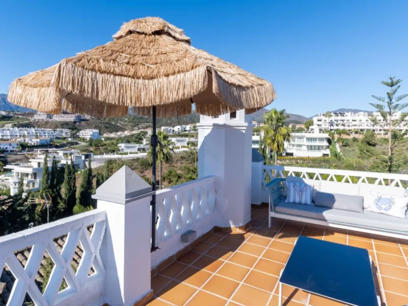 Superb opportunity to acquire this stunning Andalusian-style 4-bedroom detached villa, with private pool on the ever-sought-after New Golden Mile in Estepona. This property offers luxury living and convenience in a serene residential area, right on the do