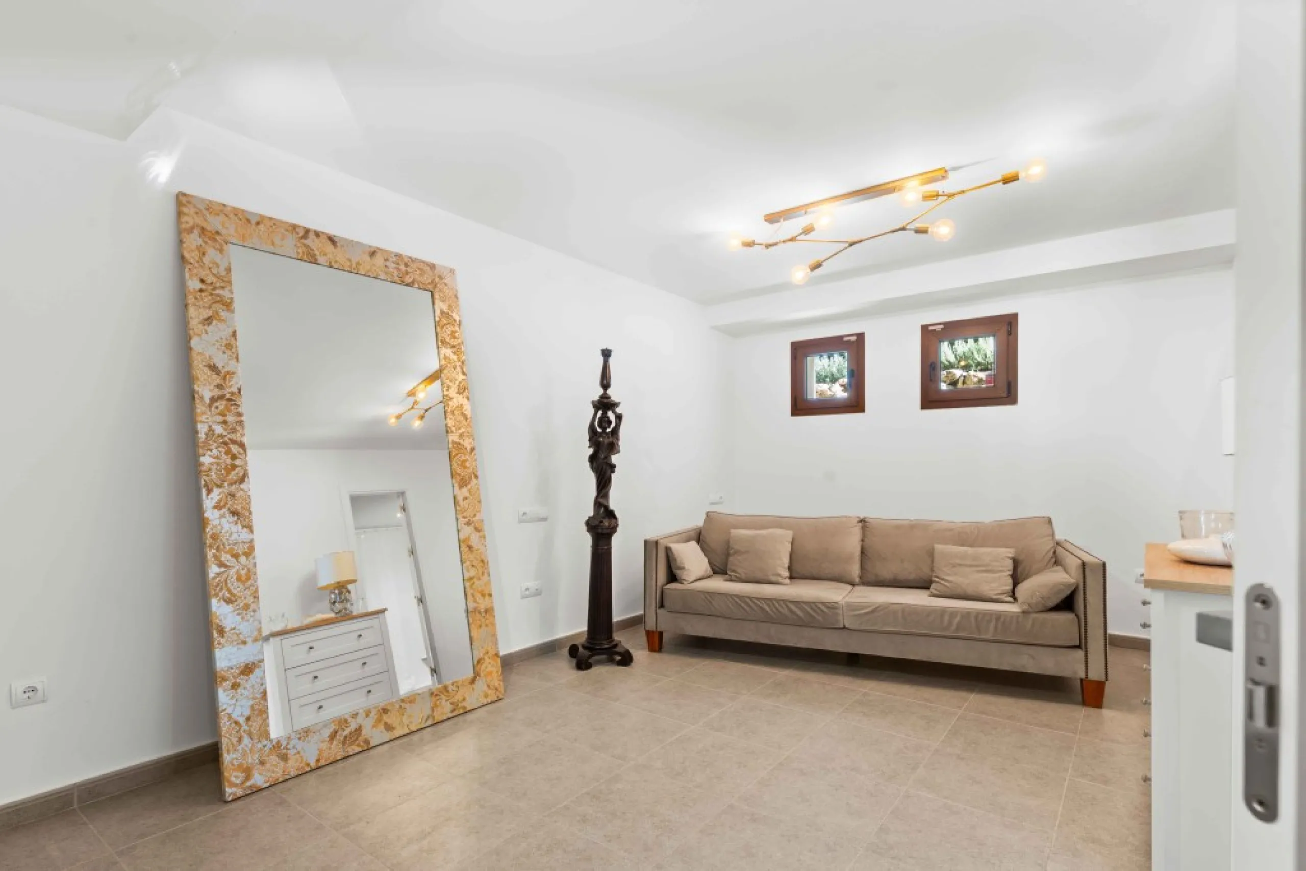 Superb opportunity to acquire this stunning Andalusian-style 4-bedroom detached villa, with private pool on the ever-sought-after New Golden Mile in Estepona. This property offers luxury living and convenience in a serene residential area, right on the do