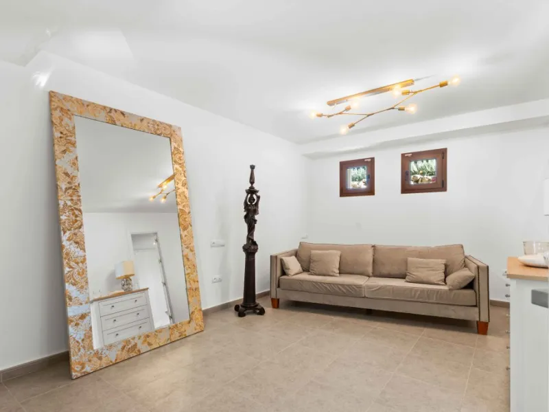 Superb opportunity to acquire this stunning Andalusian-style 4-bedroom detached villa, with private pool on the ever-sought-after New Golden Mile in Estepona. This property offers luxury living and convenience in a serene residential area, right on the do