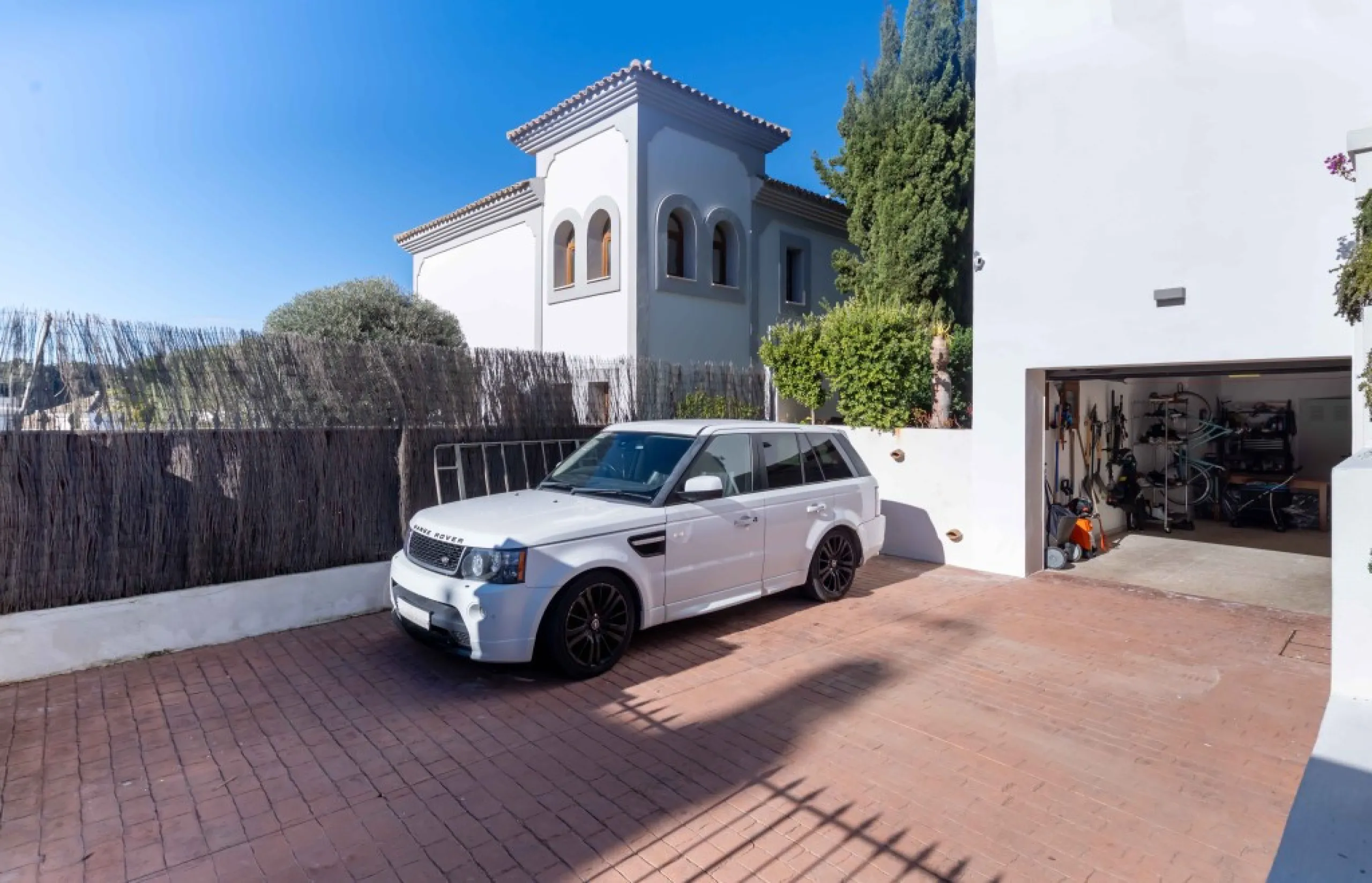 Superb opportunity to acquire this stunning Andalusian-style 4-bedroom detached villa, with private pool on the ever-sought-after New Golden Mile in Estepona. This property offers luxury living and convenience in a serene residential area, right on the do