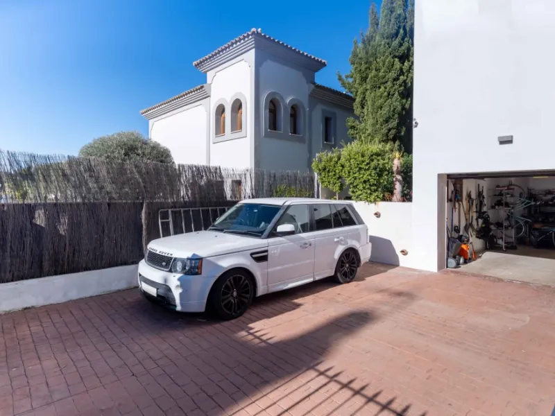 Superb opportunity to acquire this stunning Andalusian-style 4-bedroom detached villa, with private pool on the ever-sought-after New Golden Mile in Estepona. This property offers luxury living and convenience in a serene residential area, right on the do