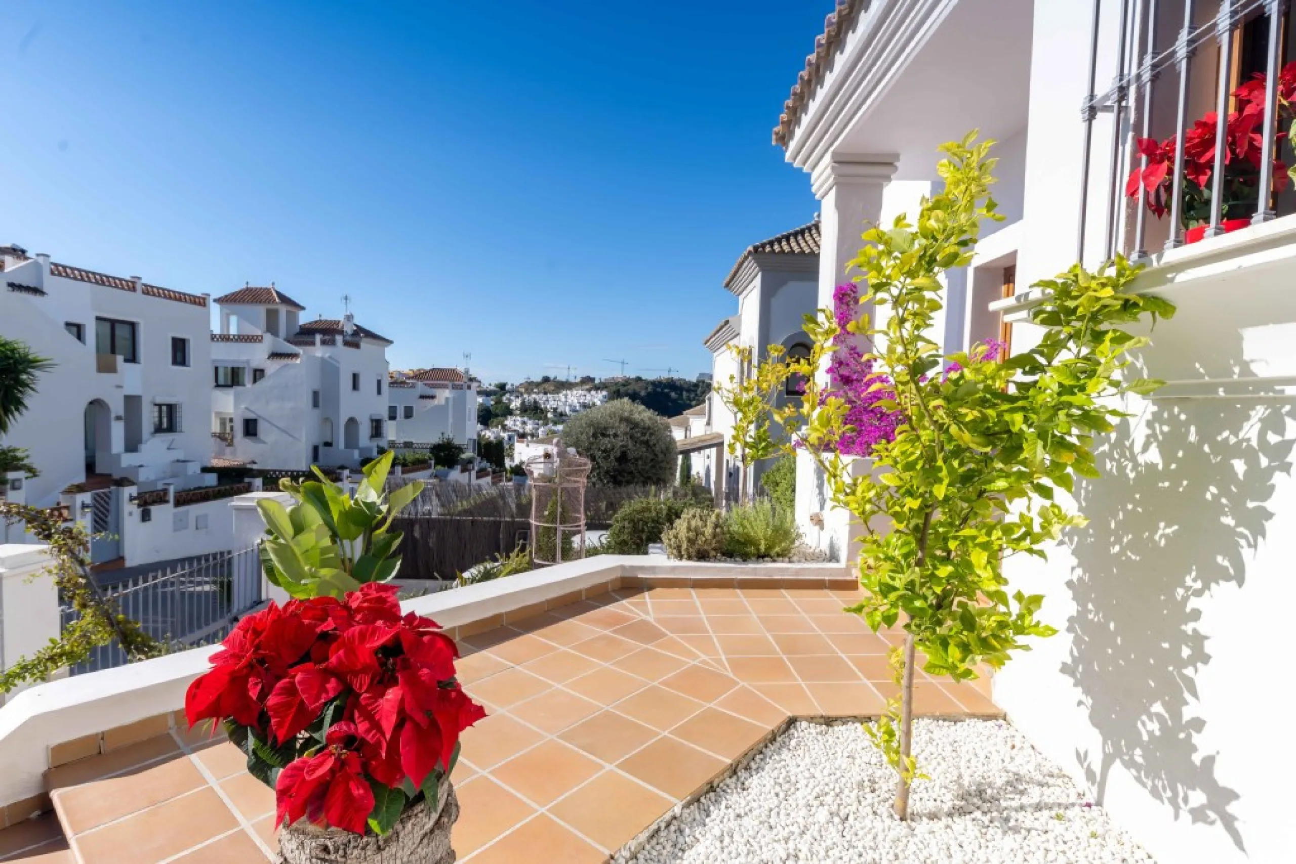 Superb opportunity to acquire this stunning Andalusian-style 4-bedroom detached villa, with private pool on the ever-sought-after New Golden Mile in Estepona. This property offers luxury living and convenience in a serene residential area, right on the do