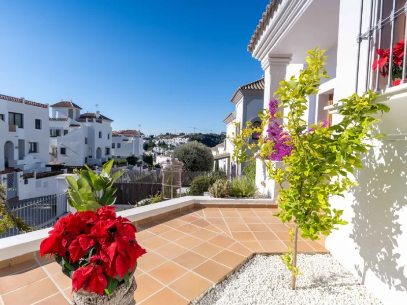 Superb opportunity to acquire this stunning Andalusian-style 4-bedroom detached villa, with private pool on the ever-sought-after New Golden Mile in Estepona. This property offers luxury living and convenience in a serene residential area, right on the do
