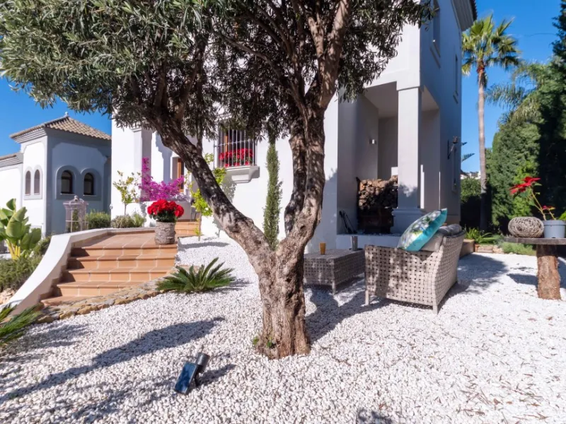 Superb opportunity to acquire this stunning Andalusian-style 4-bedroom detached villa, with private pool on the ever-sought-after New Golden Mile in Estepona. This property offers luxury living and convenience in a serene residential area, right on the do