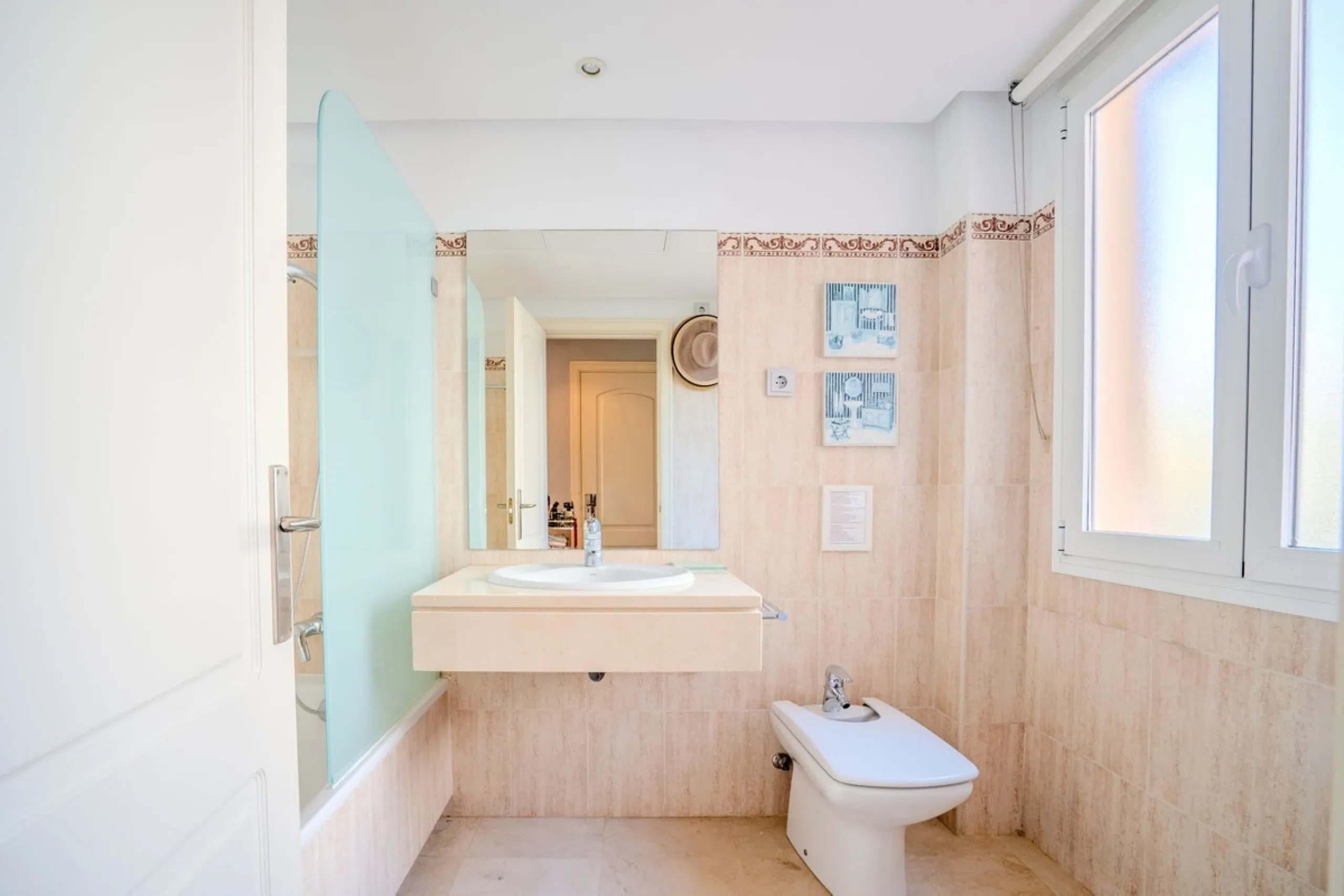 This elegant apartment is located in an exclusive gated residential complex surrounded by nature, offering complete tranquility and privacy. The complex has few properties and is monitored by security cameras at all times.